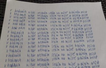 Žiak dostal za trest 50x napísať túto vetu. Škola zožala obrovskú kritiku.
